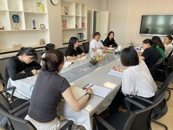 【枫香栖幼】童心沐春光 巧手绘“树牌”_html_mec70d5c.jpg