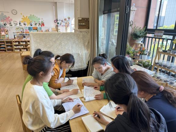 【枫香栖幼】审议始于思 课程施于行  ————栖幼翡翠天域园中班课程审议活动