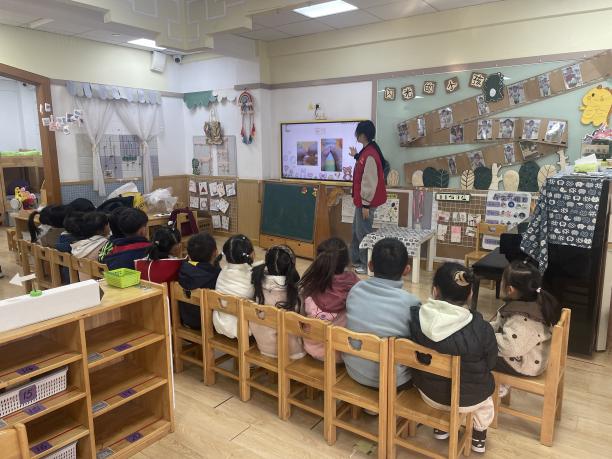 【枫香栖幼】绳韵巧思焕旧瓶 青春助教伴童行  ——记南师大大学生志愿者来园助教活动