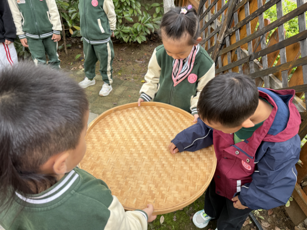 251120桂花飘香润童心 家园携手酿甜蜜——栖霞幼儿园石埠湾园师中班枫味膳食暨家长助教活动_html_22f38da7.png