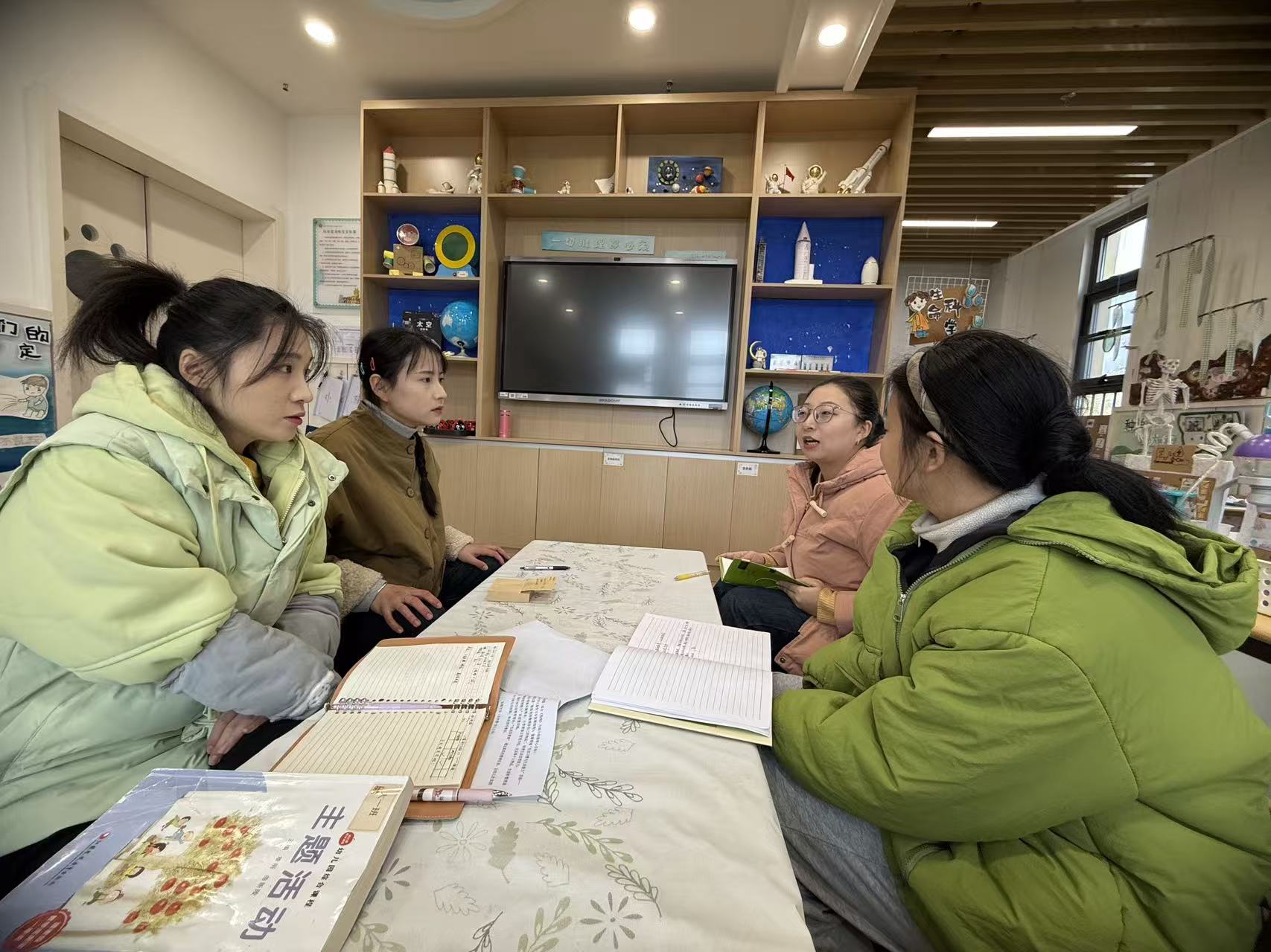 251204深耕课程审议 赋能幼儿成长——栖霞幼儿园翡翠天悦园大班年级组课程审议_html_4607fa03.jpg