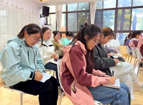 251031换届聚合力 组织启新程——栖霞幼儿园团支部组织委员改选大会暨主题团课_html_m38e61ce2.jpg