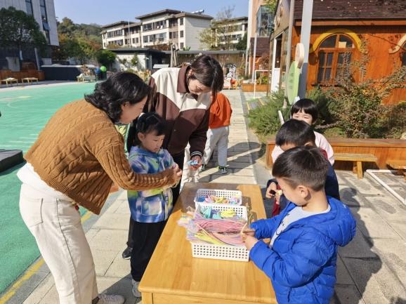 【枫香栖幼】坚守幼教本真 科学保教护航  ——栖霞幼儿园翡翠天域园迎接11月“去小学化”专项督导