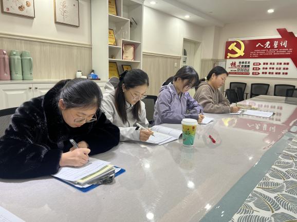 241120共话“评估指南” 研读促进成长——栖霞幼儿园石埠湾园业务学习_html_m6d1305c1.jpg