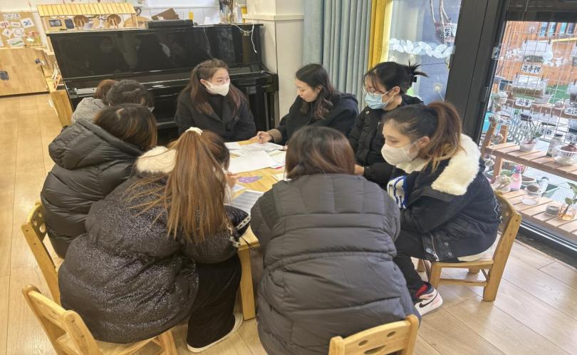 【枫香栖幼】研儿童，促发展——栖霞幼儿园翡翠天域园小班年级组课程审议活动