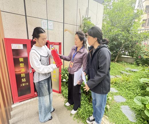 筑牢安全防线  守护幼儿成长_html_1e96e721.jpg
