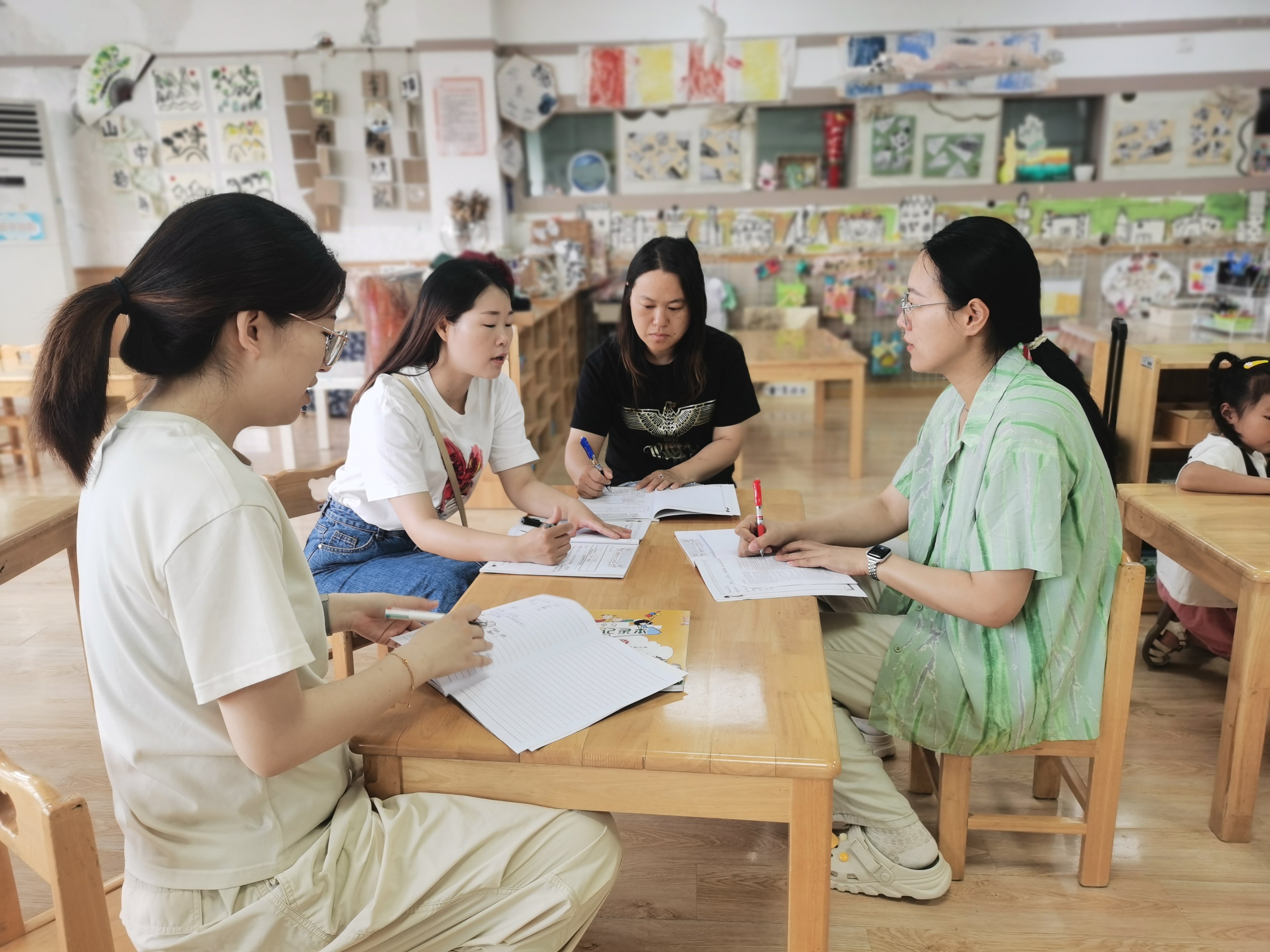 【枫香栖幼】研有所获 审有所得  ——栖幼五福园大班年级组《再见了，幼儿园》课程审议