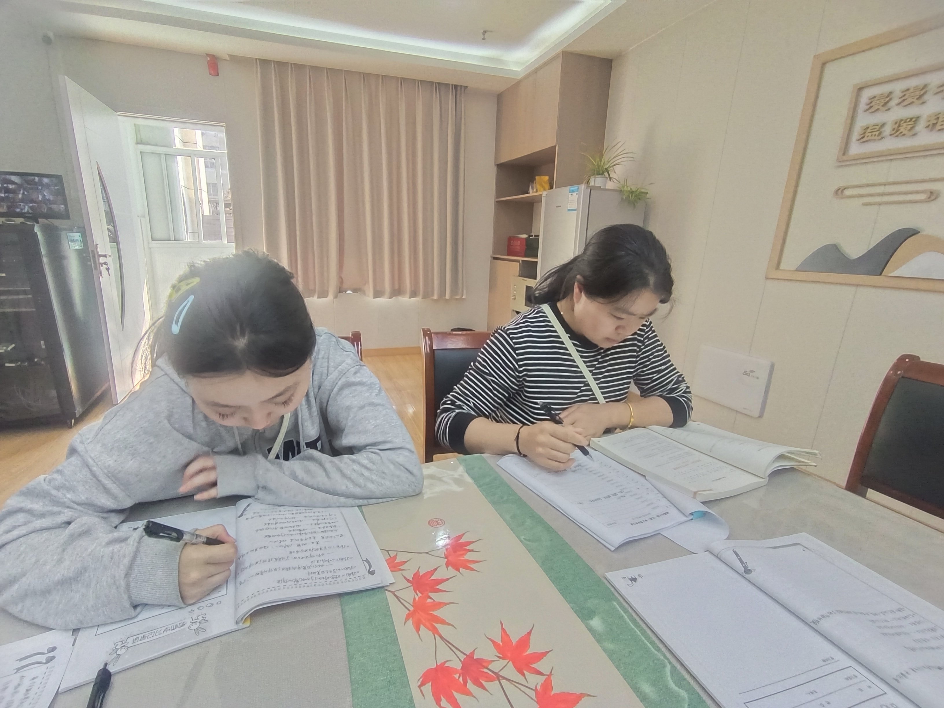 231023助力家庭教育 共促幼儿成长——栖幼红枫分园师德学习《江苏省家庭教育促进条例》 -插照片_html_m58330550.jpg