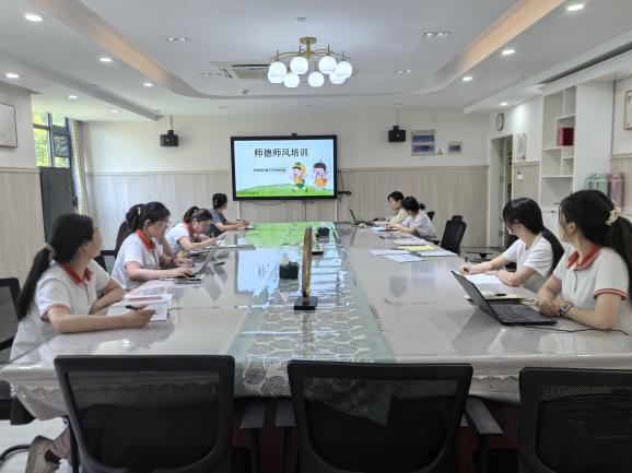 【枫香栖幼】深研法规强根基 自纠反思促成长  ——栖幼石埠湾园师德师风学习活动