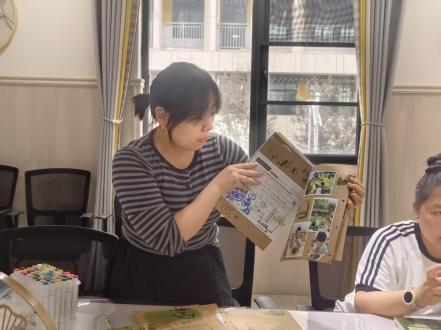 250620展青春档案画卷 评成长岁月华章——栖霞幼儿园石埠湾园成长档案评比活动_html_283d0ee2.jpg