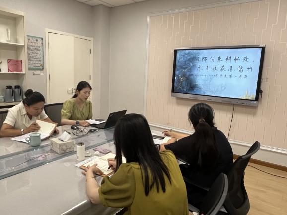 240703拾来时星火 聚前行之光——栖霞幼儿园后勤部门期末总结会议(1)_html_m510f81b7.jpg