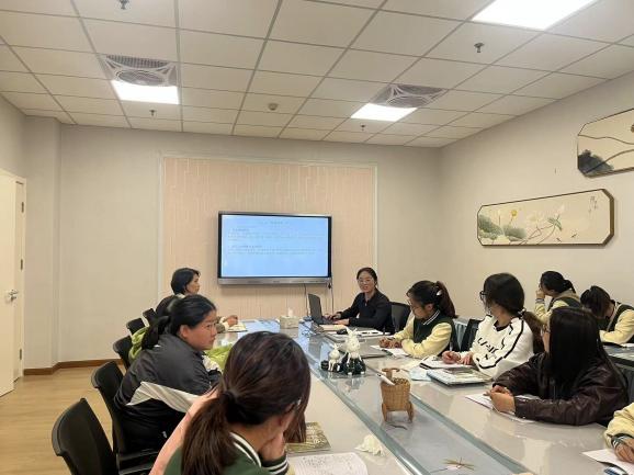 夯实基本功 行稳育人路——栖霞幼儿园翡翠天域园开展教师基本功培训活动_html_5a06ede8.jpg