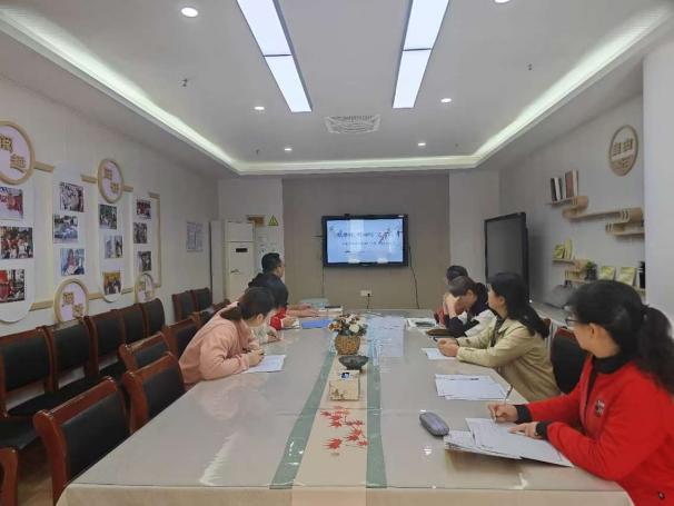 筑牢师德底线  坚守教育初心——记栖幼红枫分园师德专项学习活动  万紫薇_html_2000a234.jpg