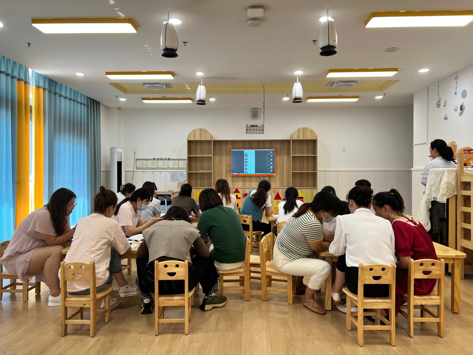 【枫香栖幼】家园新桥梁  观察细入微 ——栖幼翡翠天域园“宝贝启步”电子成长手册制作培训活动