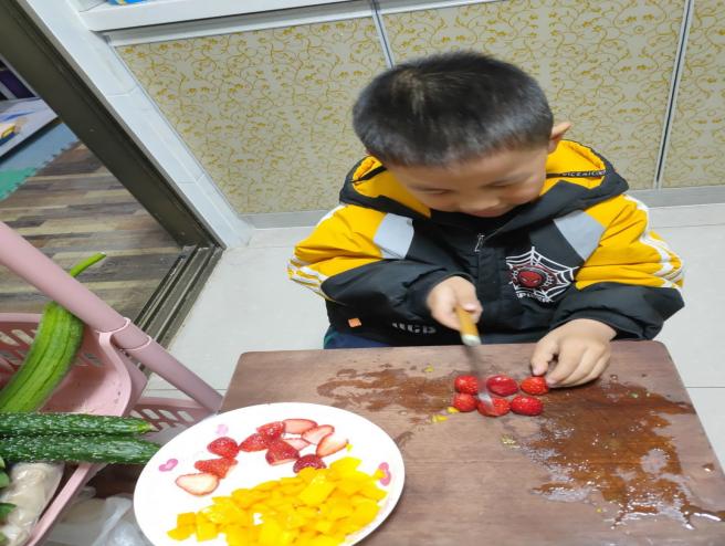 220625家长进课堂 线上来相遇——栖霞幼儿园石埠湾园小一班家长助教活动 朱美安_html_3c02312d.jpg