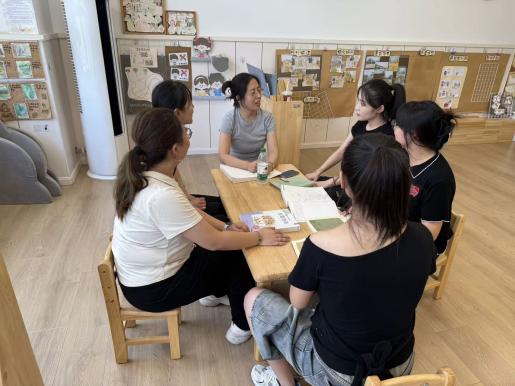 250830课程审议促发展 为予学期新篇章——栖霞幼儿园翡翠天悦园大班年级组课程审议活动 一_html_2f9ec6ed.jpg
