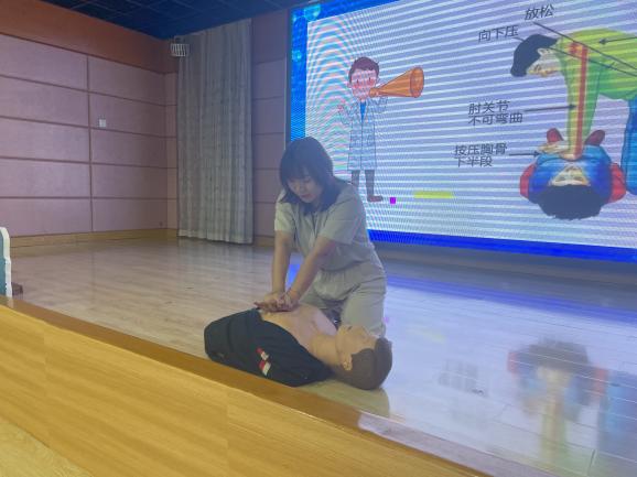 250909守护生命 健康同行——栖霞幼儿园五福园教职工健康管理与急救宣教活动_html_3614ad42.jpg