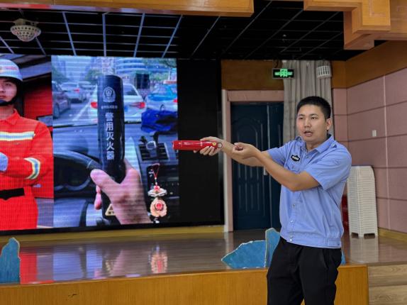 250823强化消防意识 筑牢安全防线——栖霞幼儿园五福园消防安全培训_html_4d393acb.jpg