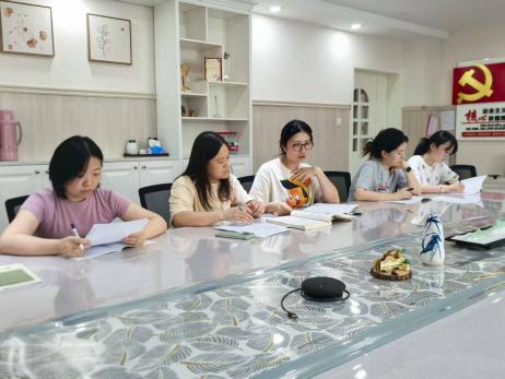 250827审时度势筑课程 同心共育启新程——栖霞幼儿园石埠湾园学期初课程前审议_html_m223a27ac.jpg