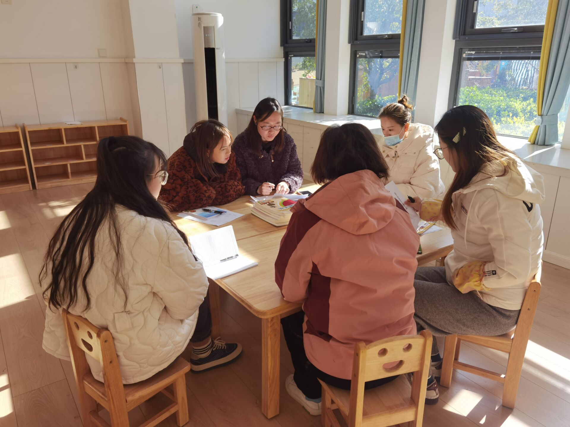 【枫香栖幼】聚焦主题审议，优化课程实施 ——记小班年级组图形宝宝后审议和花草精灵前审议活动