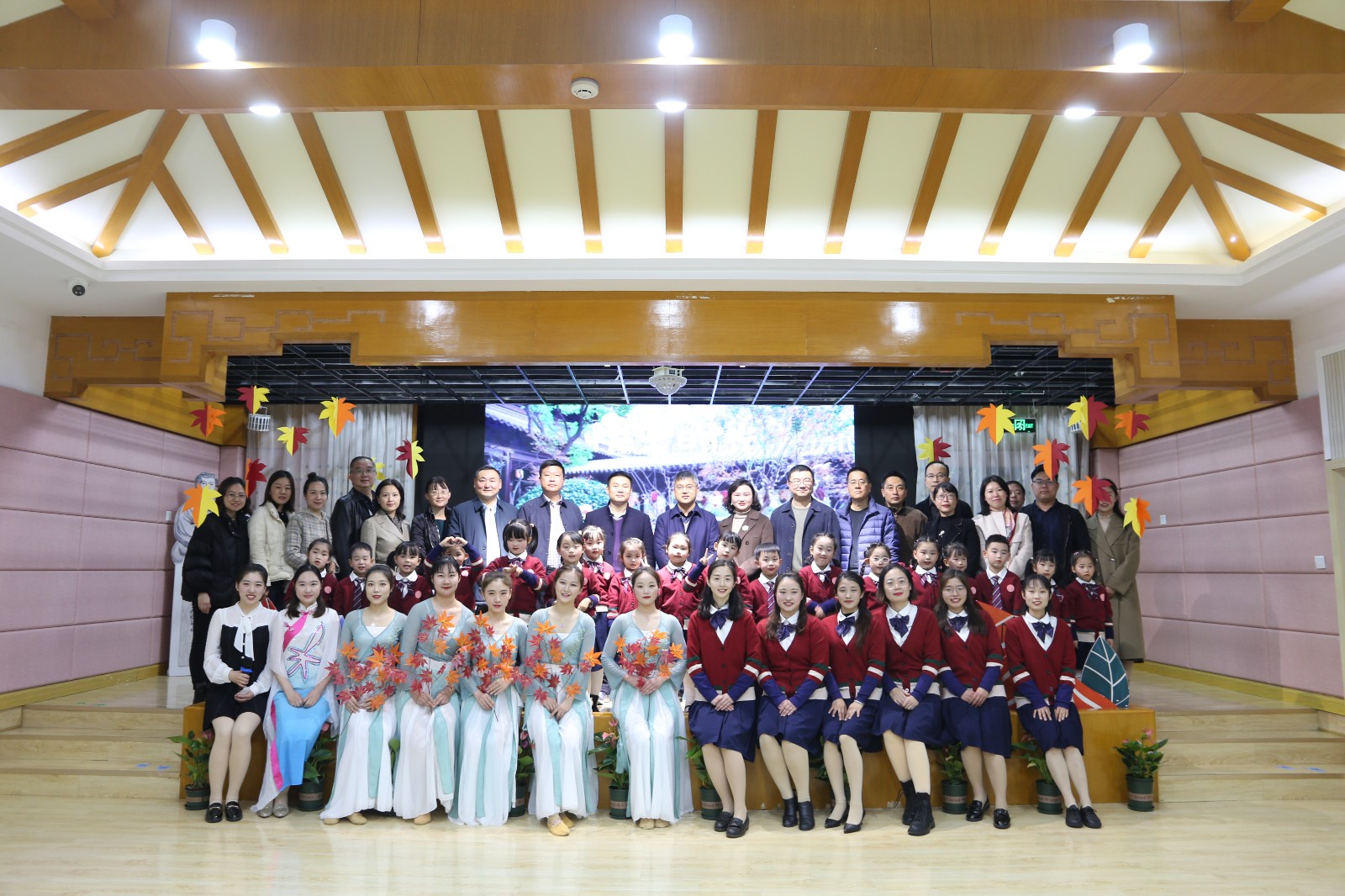 【枫香栖幼】政协进校园 调研促提升 ——记栖霞区教卫文体全体委员莅临栖霞幼儿园参观指导