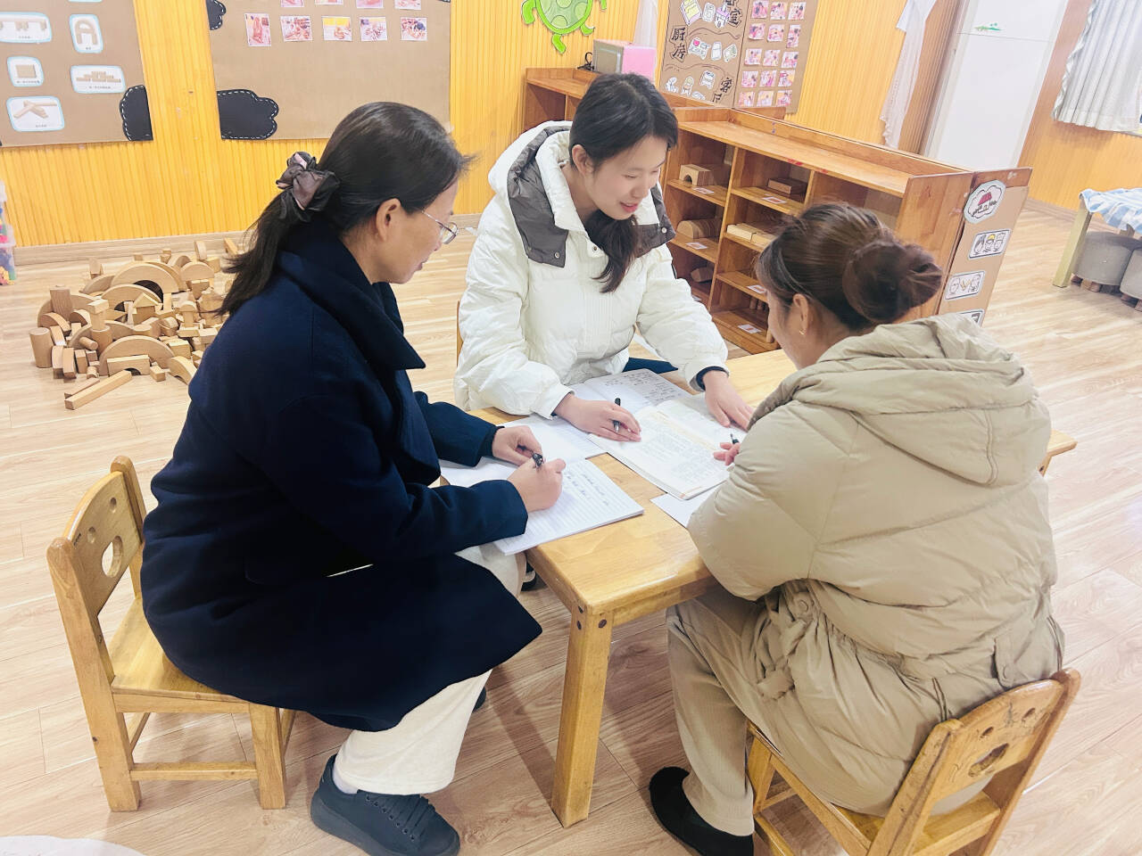 【枫香栖幼】深入主题 聚焦审议  ——记栖霞幼儿园红枫分园小班组课程审议活动（四）