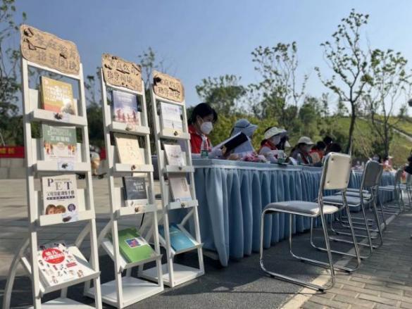 【枫香栖幼】家校社协同育人 照亮幸福人生 ——记栖霞幼儿园翡翠天域园家长咨询活动