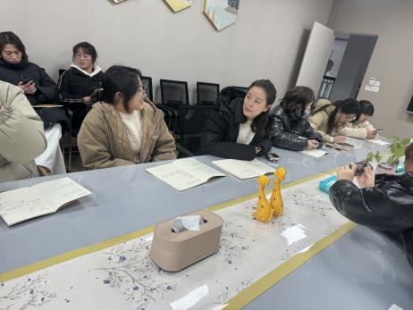 231108“读”具匠心 共享智慧--栖霞幼儿园翡翠天悦园环境教研活动 (2)_html_7747a98.jpg