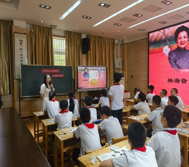 完善“一个经验”，深化课标实践——栖霞区小学语文高年段主题教研暨黄文峰名师工作室主题活动_html_75f52b2.jpg