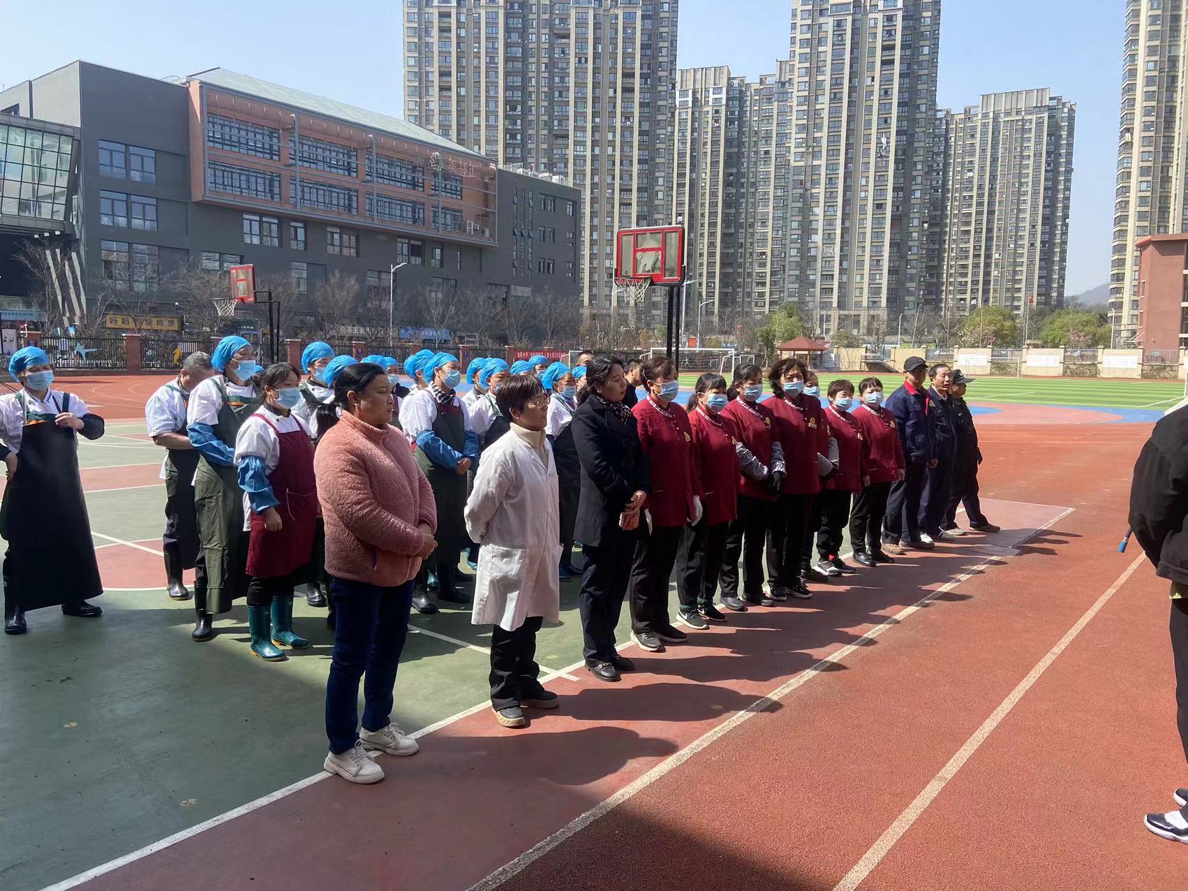 【湖畔·共佑安全】消防安全心中记，日常演练在践行——金陵小学（仙林湖校区）开展2023—2024第二学期物业食堂消防演练_html_m482f7cab.jpg