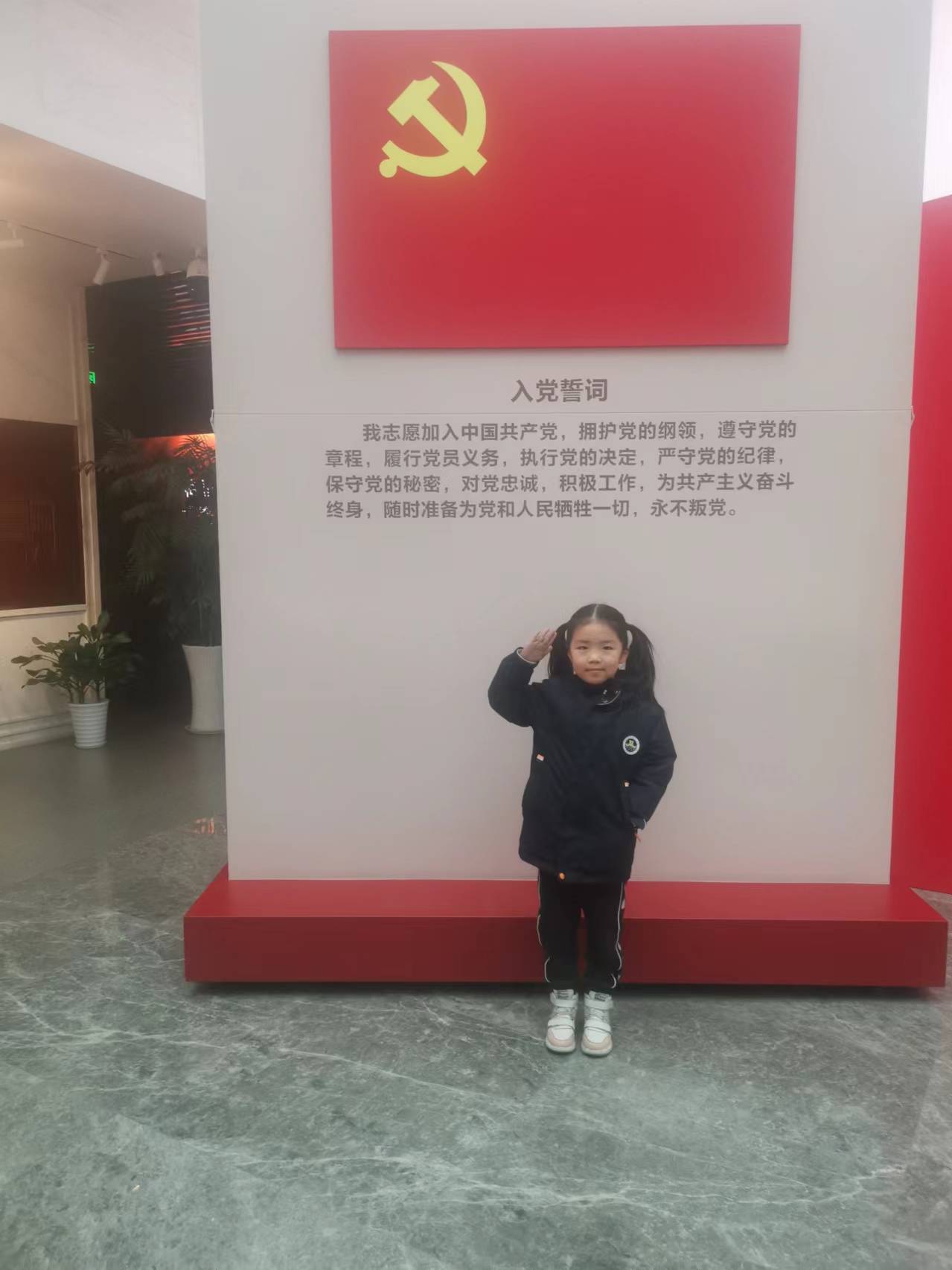 【湖畔·红领巾】红领巾寻访伟大成就（六十九）——奋进新时代，聚力强军梦  一（12）中队寻访纪实_html_m350947fc.jpg