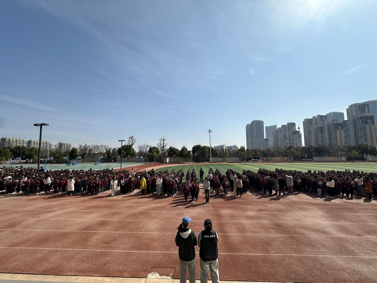 【博学广志】正值青春好韶华，队列队形展风采——金陵小学（广志路校区）开展队列队形及广播操比赛_html_m1d5fac80.jpg