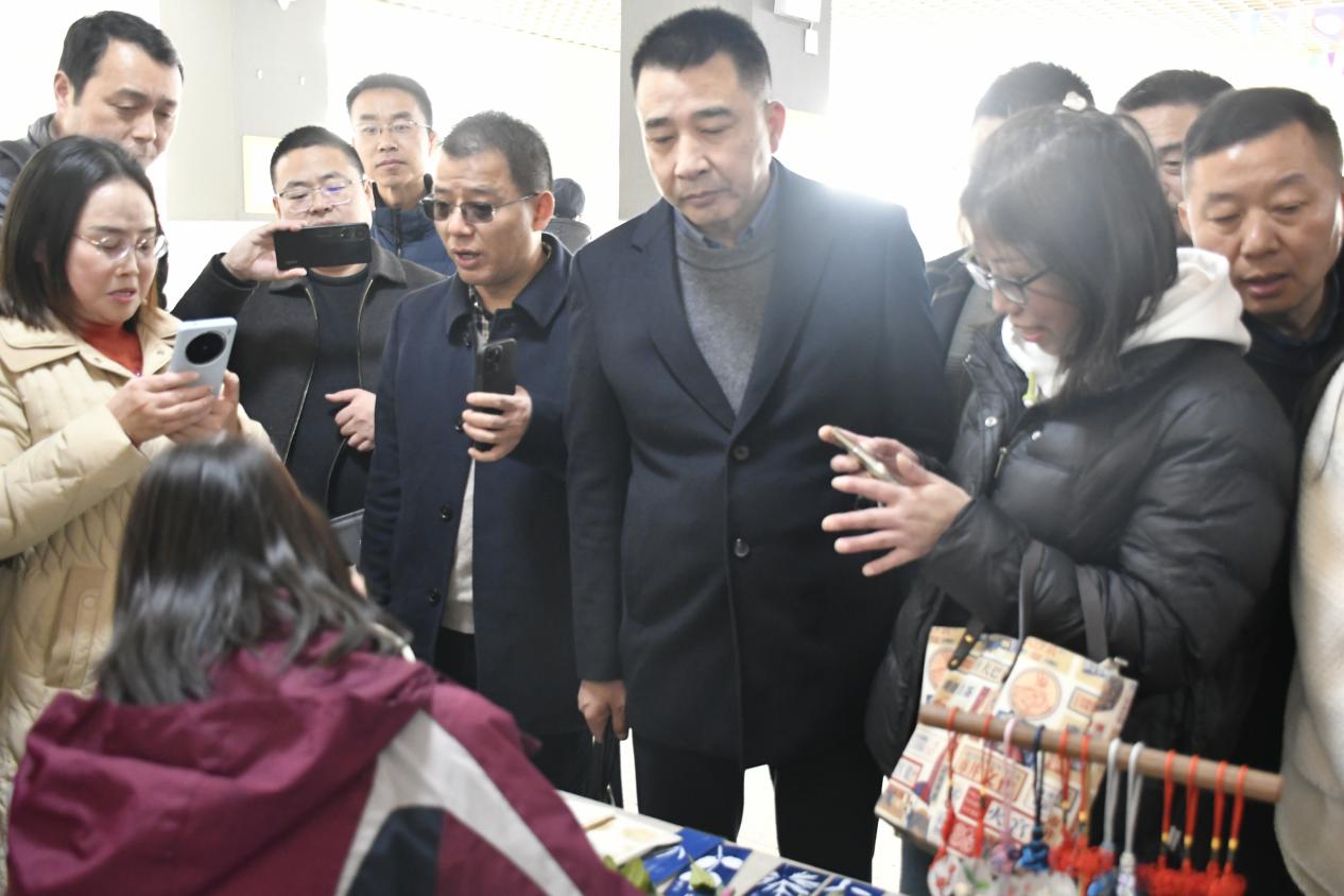 【搏学广志】阳春融融待远客 携手共进促提升——_html_m1137524d.jpg
