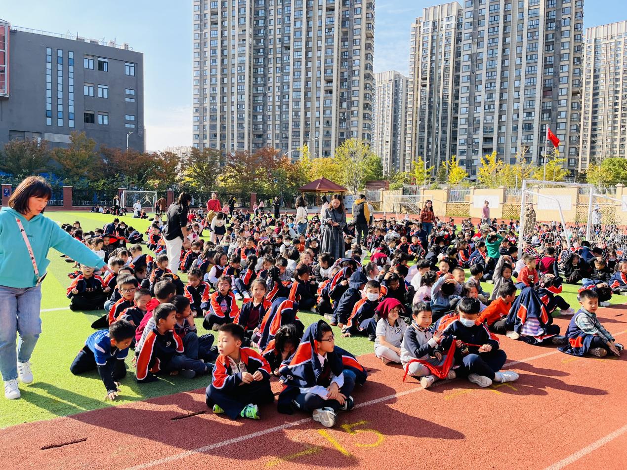 【湖畔·共佑安全】抓常态演练，护平安校园——金陵小学（仙林湖校区）开展地震应急疏散演练活动_html_m405f016e.jpg
