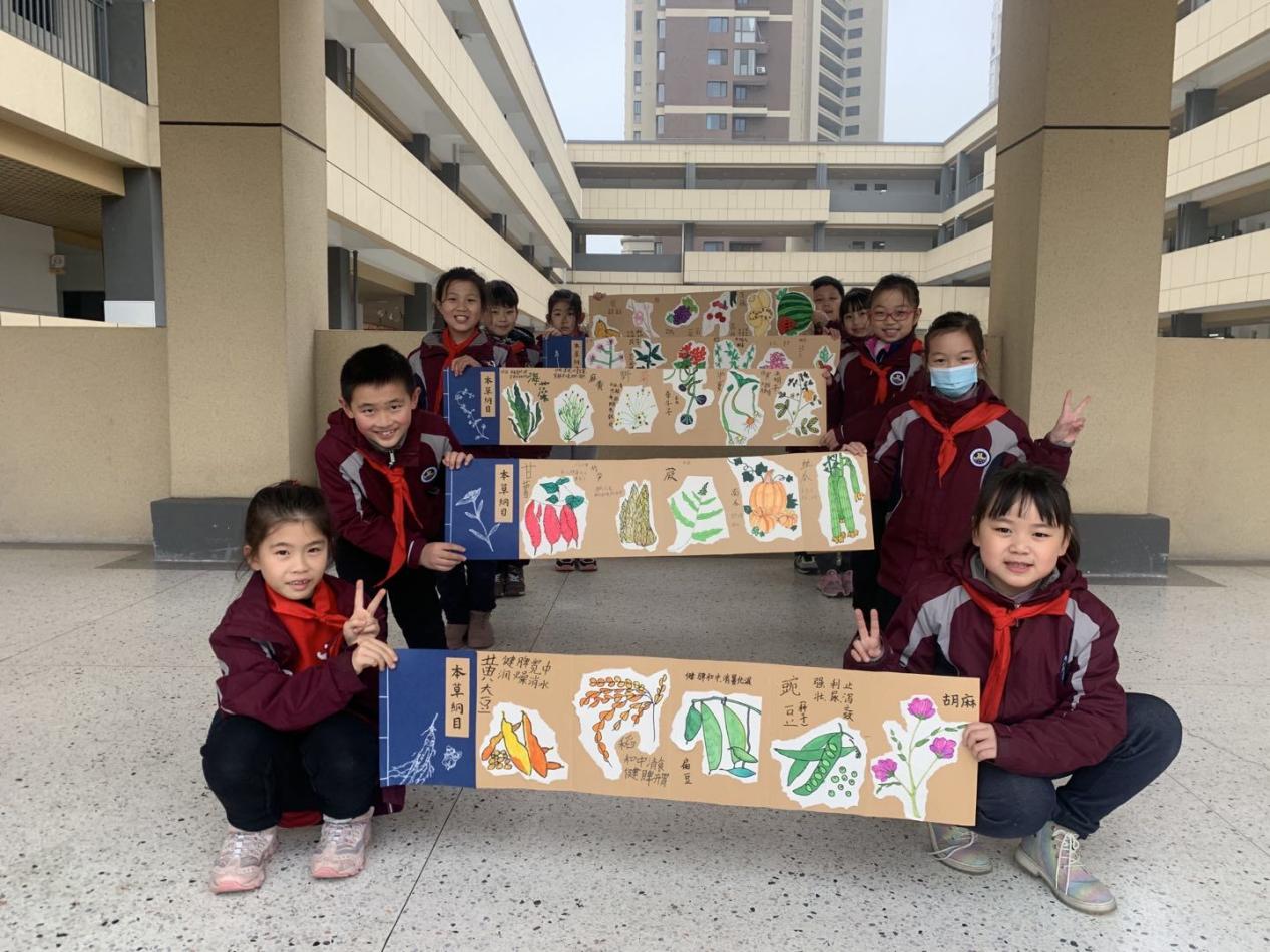 【广志特色教师】百草助力 艺趣无限-记金陵小学（广志路校区）特色教师赵晓萌_html_74cd978.jpg