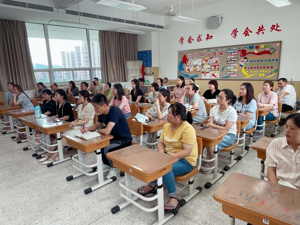 【湖畔·协同育人】同心 同向 同行——2022-2023学年第二学期期末家长会（一年级部）_html_7f3638ca.jpg