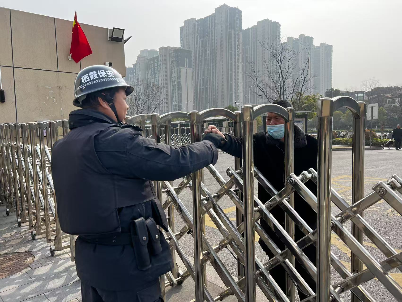 【博学广志】防恐防暴进校园，共筑安全的防线_html_m214e1517.jpg