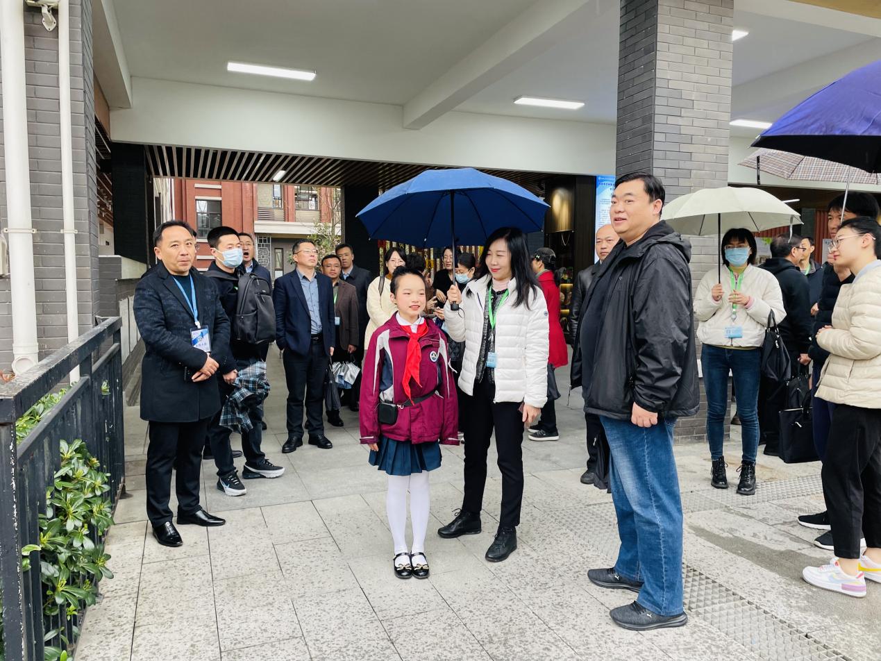 第五十三期全国省、地督学培训班学员莅临金陵小学（仙林湖校区）参观指导_html_m30e81c10.jpg