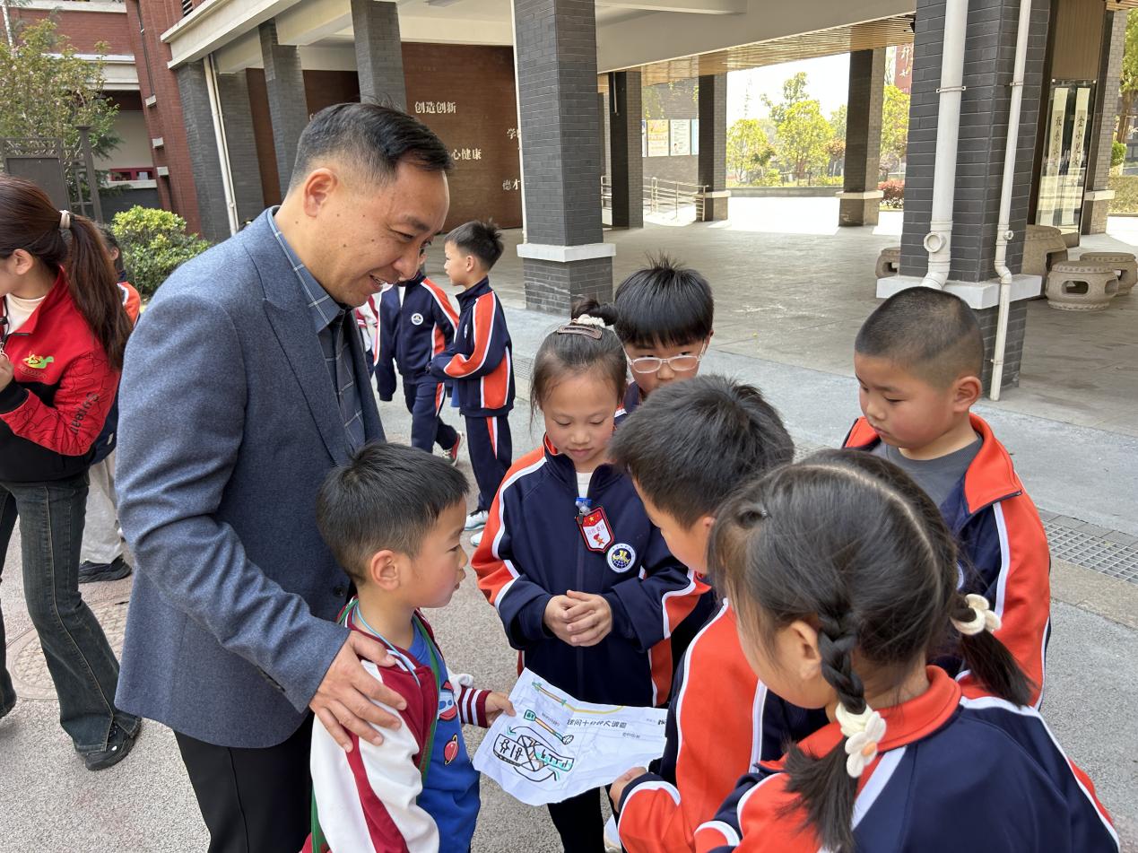 【湖畔·协同育人】幼小有约，衔接成长——金陵小学（仙林湖校区）与幼儿园幼小科学衔接交流活动_html_3dbefeb3.jpg