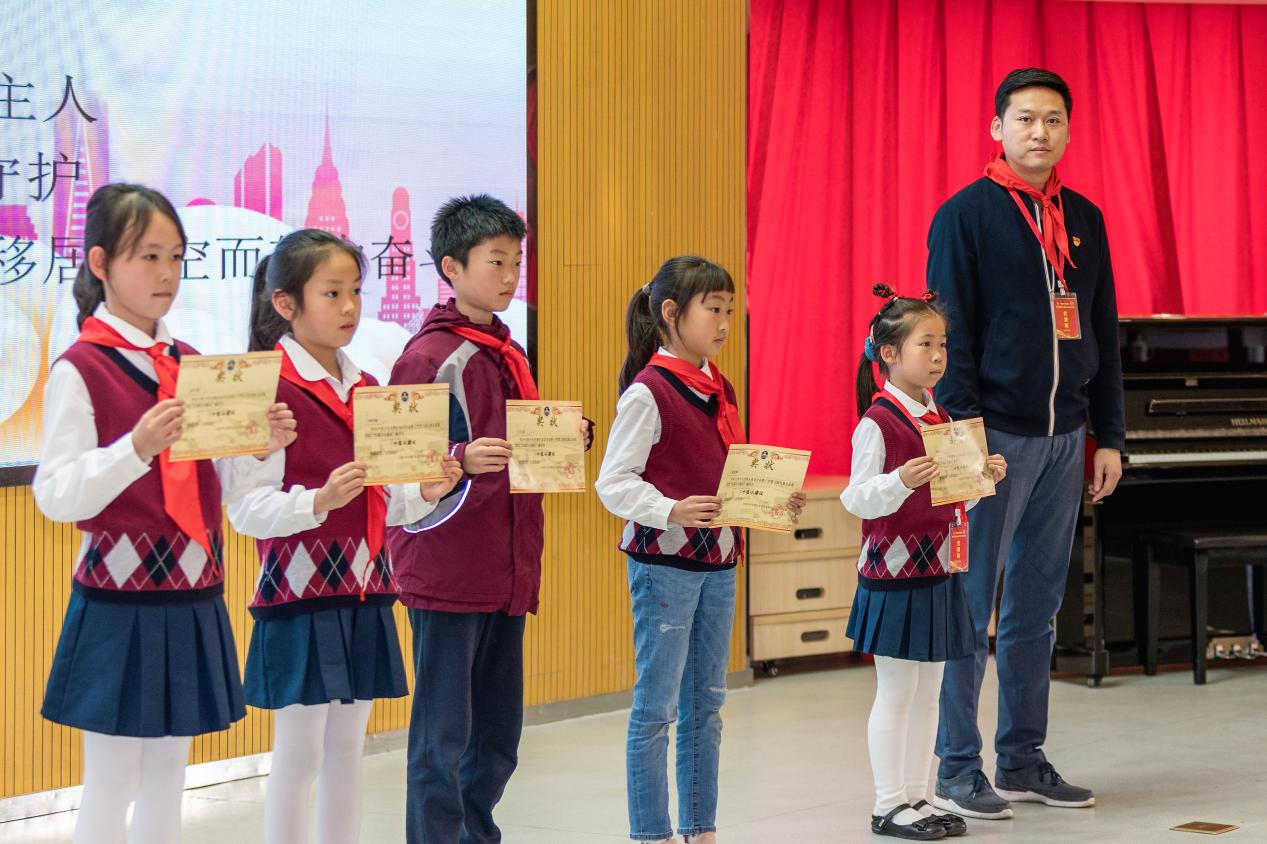 【博学广志】拥抱新时代 奋进新征程——中国少年先锋队南京市金陵小学第三次代表大会成功召开_html_487ce53f.jpg