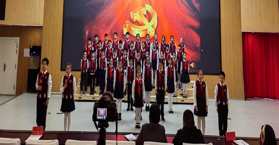 【博学广志】红歌传唱·童心向党——记金小广志路校区第三届广志艺术节暨“萌娃唱红歌”主题活动五年级诗朗诵专场_html_m4846fa3b.jpg