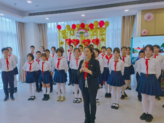 【湖畔·红领巾寻访】喜迎二十大  永远跟党走（二十九）——六（10）中队红领巾寻访身边老党员_html_m76ec1bc.png