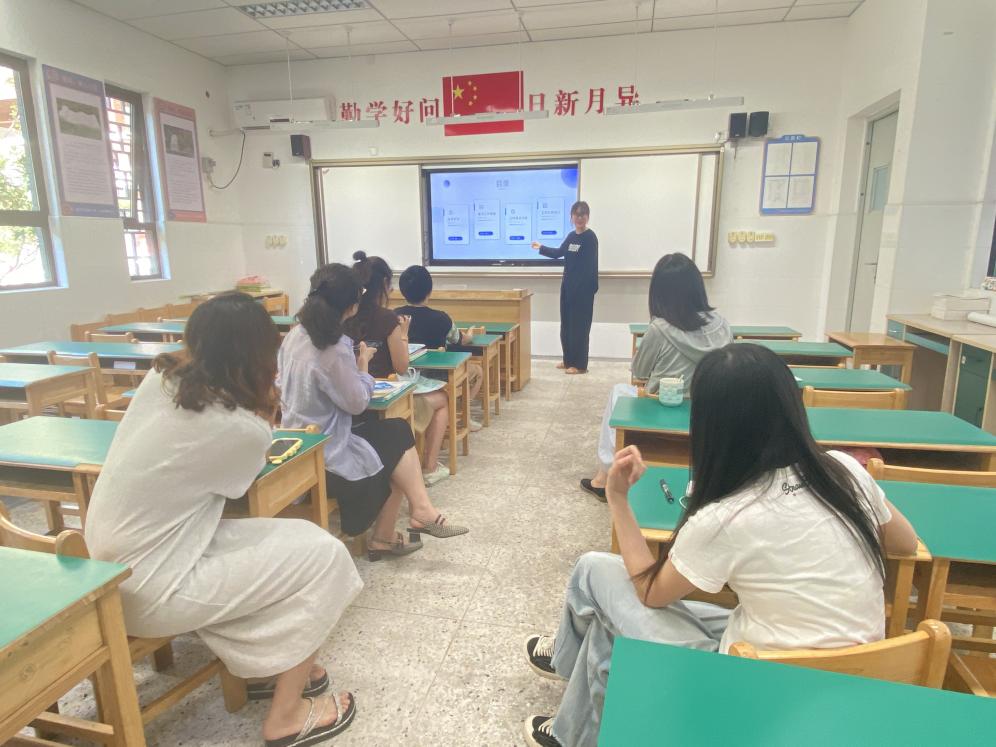 【湖畔·队伍建设】立足新起点，开启新征程——记英语组新学期校本教研_html_m5aaa1892.jpg