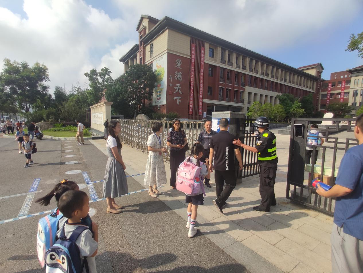 【湖畔·协同育人】开学督导促发展，关爱生命保健康——记金陵小学（仙林湖校区）9月专项督导_html_m17e97c19.jpg