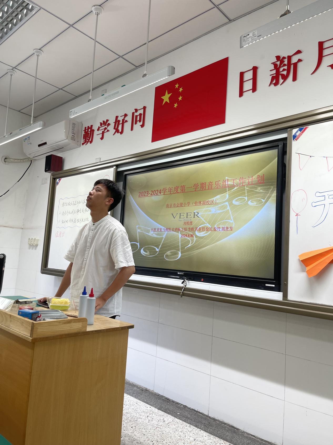 【湖畔·队伍建设】培养三会学生，引领新课堂——记音乐组新学期校本研修_html_m4724e284.jpg