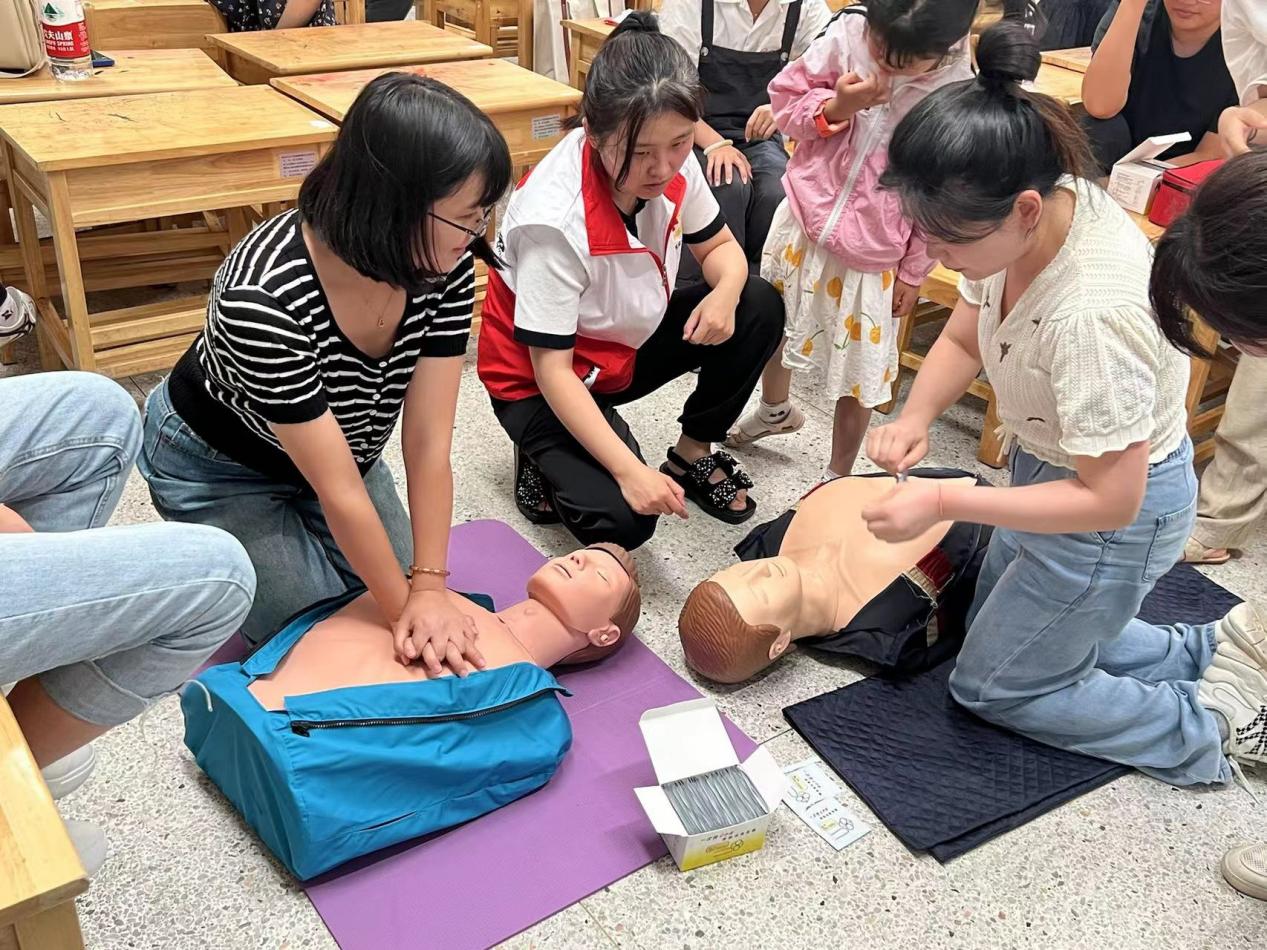 校园守护，就在身边_html_6b00276c.jpg