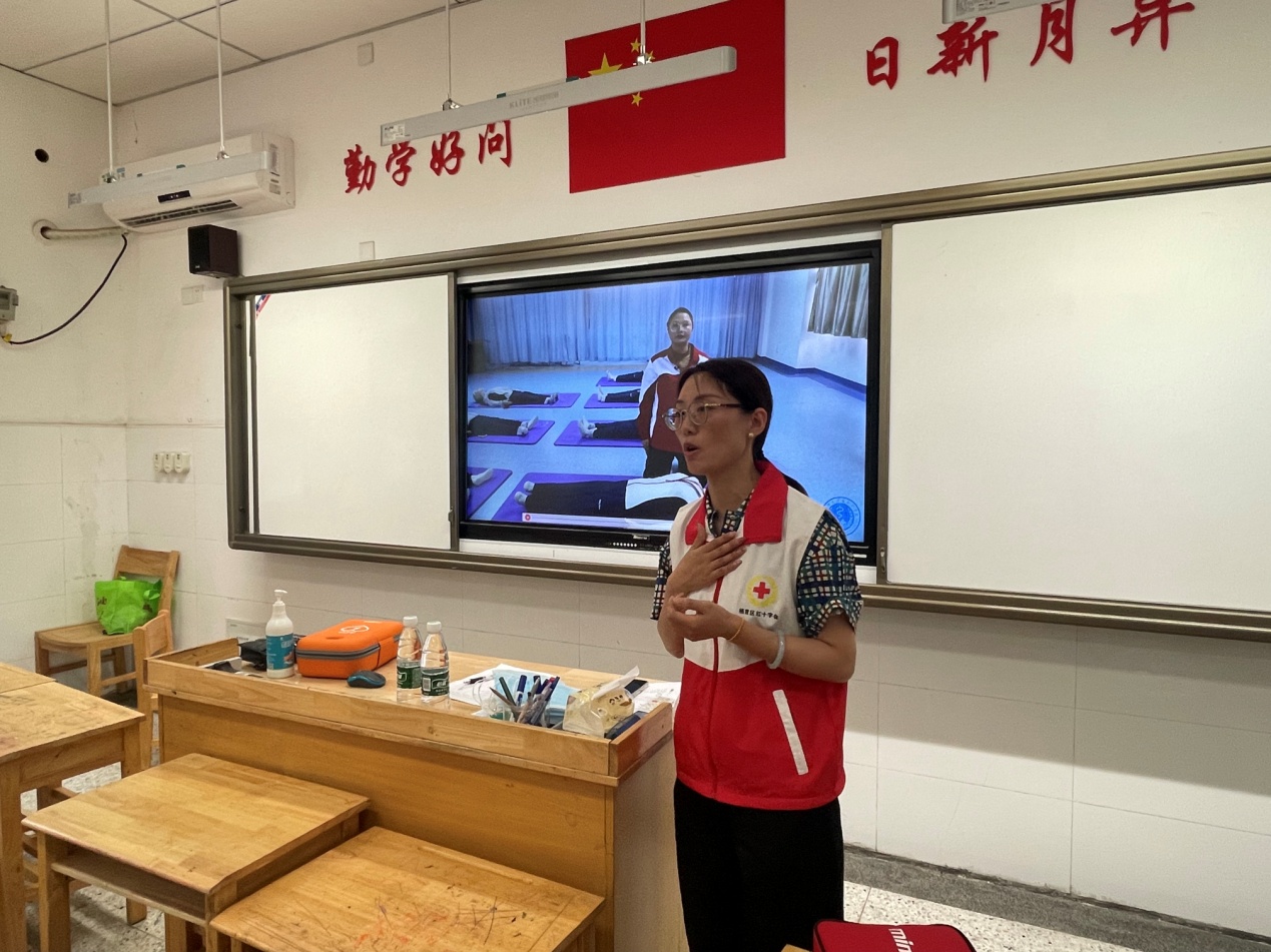 校园守护，就在身边_html_m282125a3.jpg
