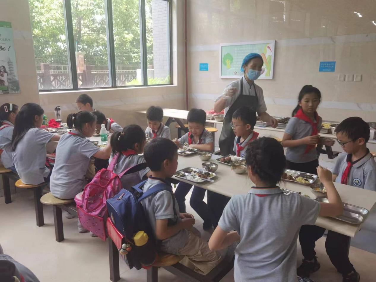 【博学广志】夏日劳作晓农事 科技研学促成长——记金陵小学（广志路校区）7.27日劳动研学活动_html_m5f7856fd.jpg