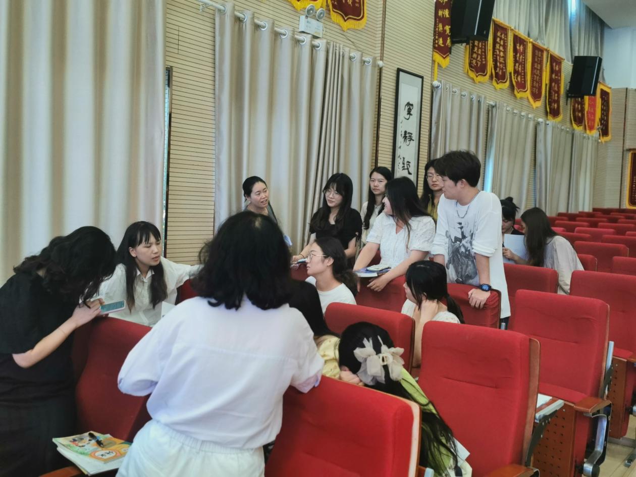【湖畔·队伍建设】勤耕致远，赋能启航——记语文组新学期校本研修_html_m442c730e.jpg