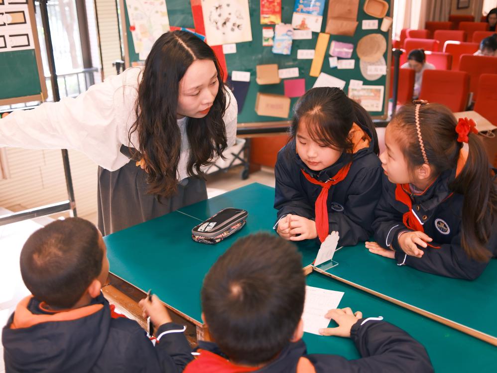 【湖畔·童化课堂】以深度思维重构课堂生态，促进科学素养进阶发展_html_m1d293892.jpg